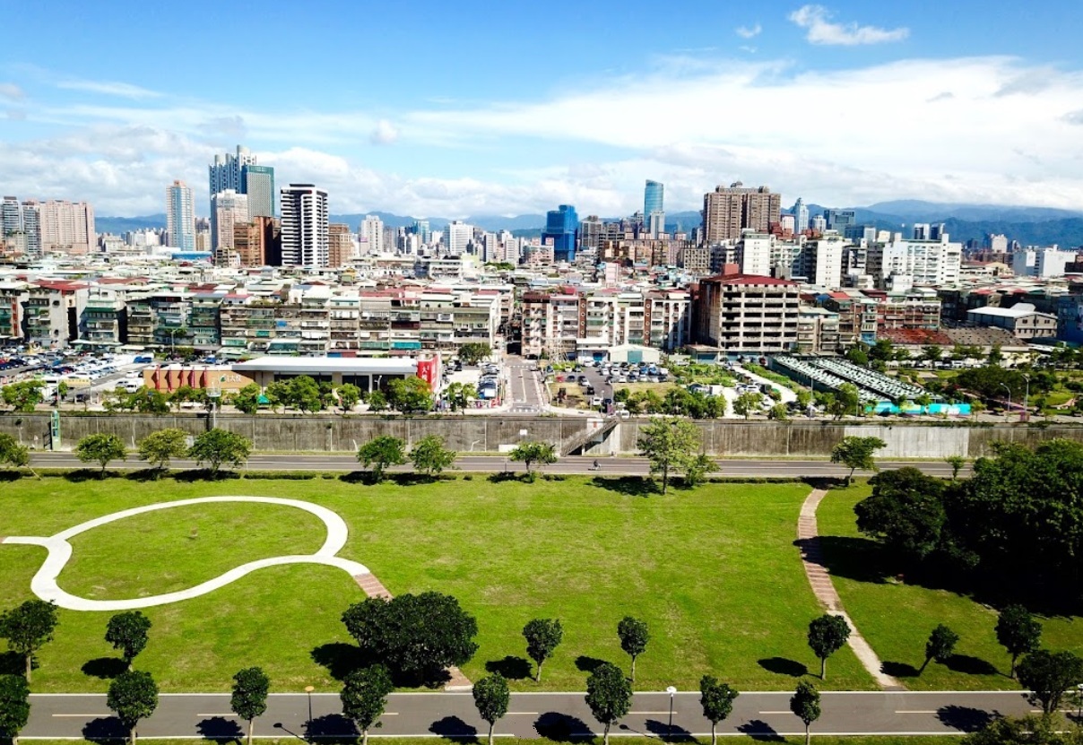 Xinhaiqiao_Riverside_Park_002.jpg