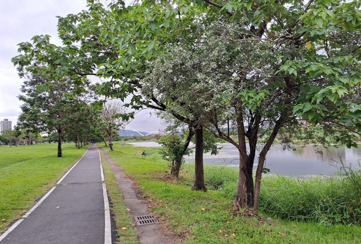 Xinhaiqiao_Riverside_Park_004.jpg